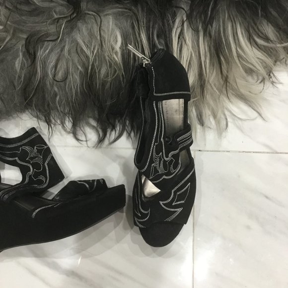 June Ambrose suede shoes size 12 New - Picture 1 of 4